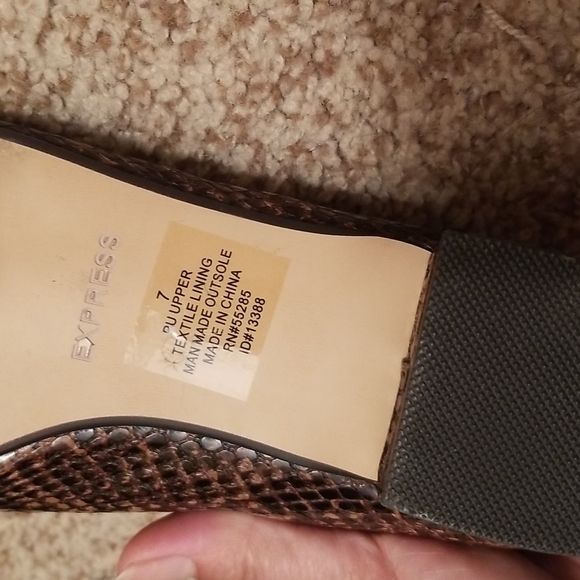 Shoes - Picture 3 of 4